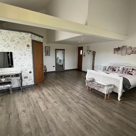 The Crown Lodges Deal Buitenkant foto
